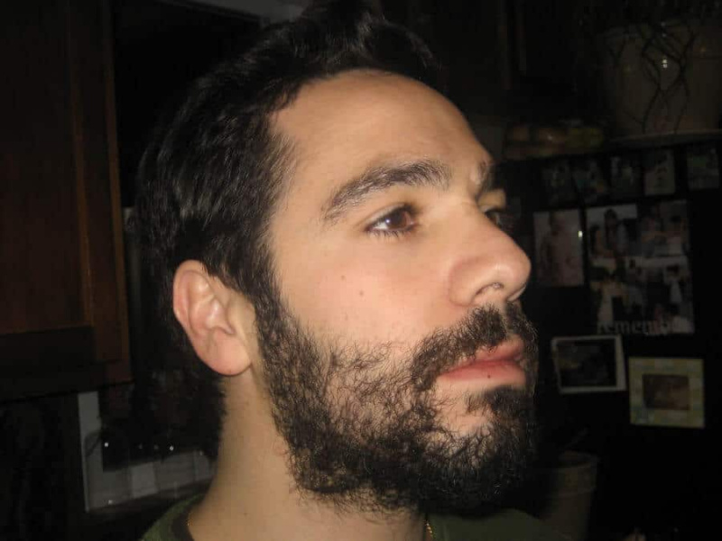 Пуштање браде захтева посвећеност и на крају ће израсти