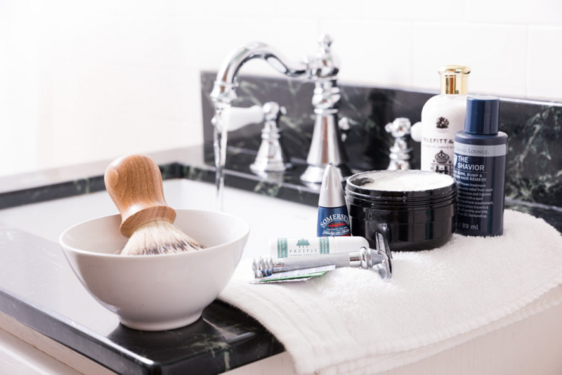 Configurez votre salle de bain et faites un pré-rasage approprié pour obtenir les meilleurs résultats