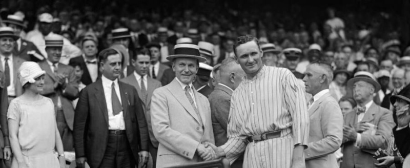 Chapéus de barqueiro em um jogo de beisebol - Walter Johnson & Calvin Coolidge
