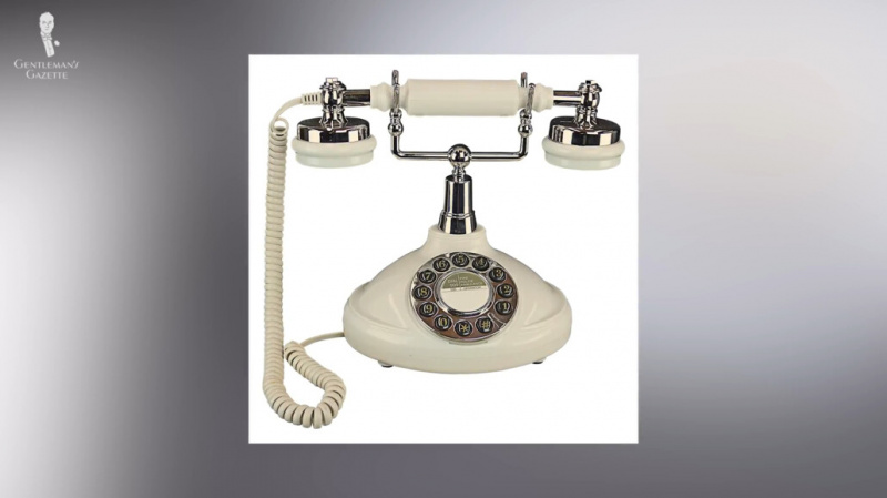 Une reproduction de téléphone au design classique.