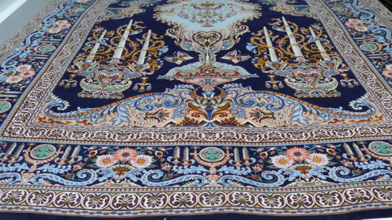 Un tapis oriental exquis à vendre à Dubaï