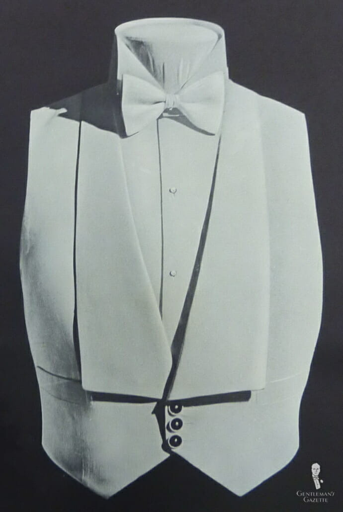 Класични полу-облици лептира из 1930-их послужили су као основа за кравате машне Форт Белведерес Вхите Тие