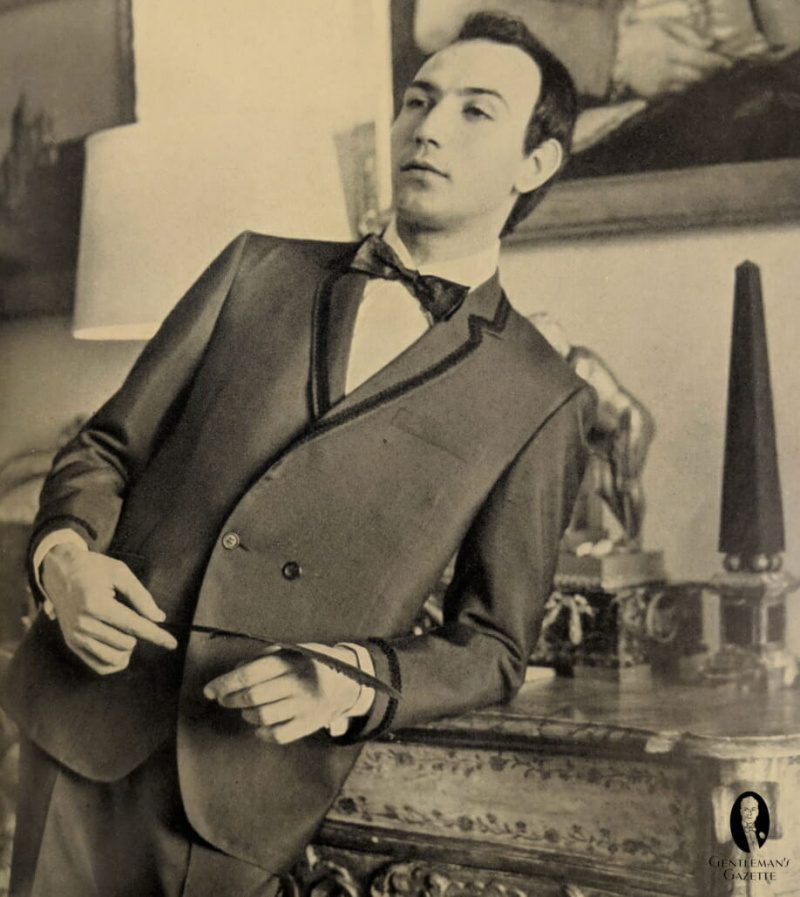 Uski smoking na rever iz 1960-ih sa svilenim izvezenim rubovima