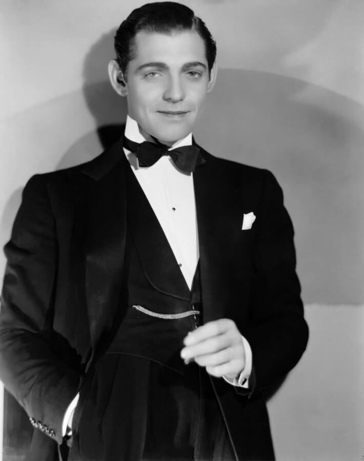 Mladý Clark Gable v černé kravatě