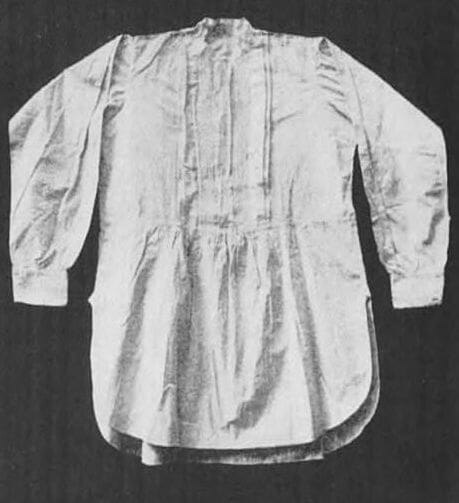 Chemise de soirée pour homme vers les années 1860.