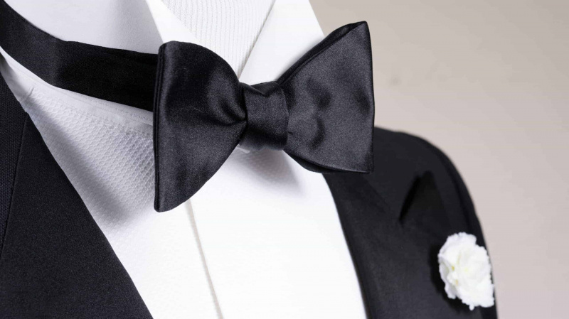 Cravate noire classique - L'étalon-or