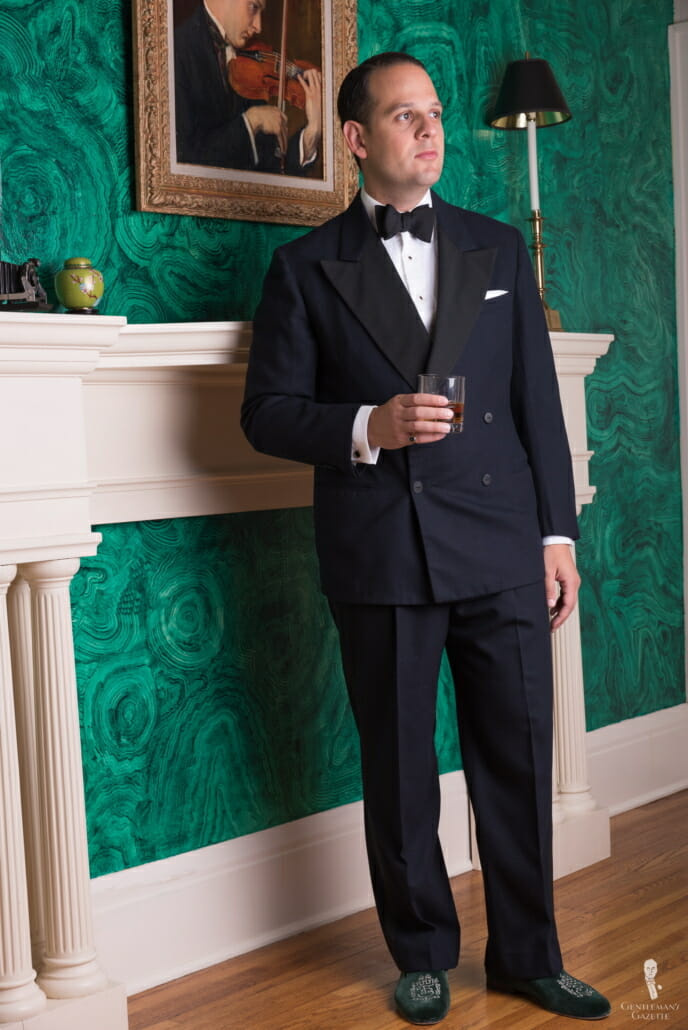 Os chinelos de veludo Albert são uma alternativa clássica para eventos casuais de gravata preta em casa ou em um clube