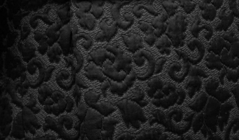 Tecido brocado de seda - frequentemente usado para aluguel de coletes e gravatas borboleta