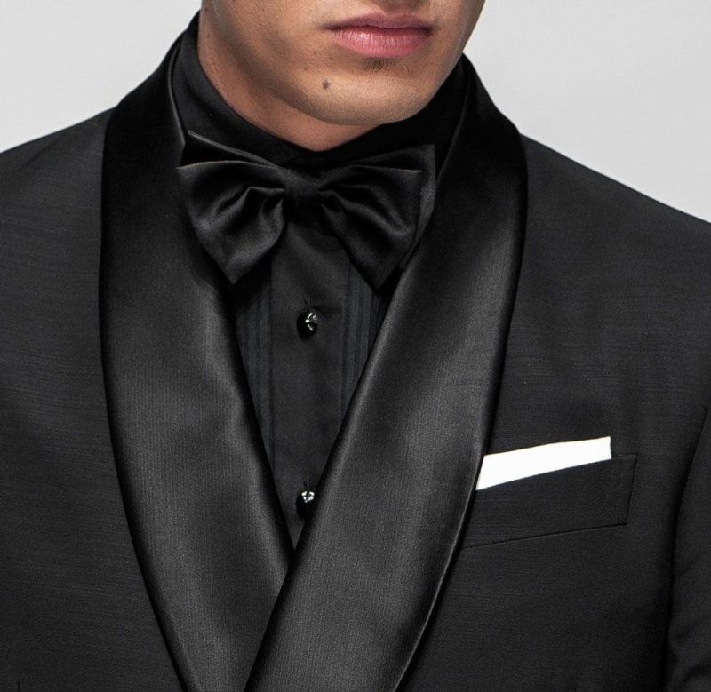 Příliš mnoho černé v kompletu black tie