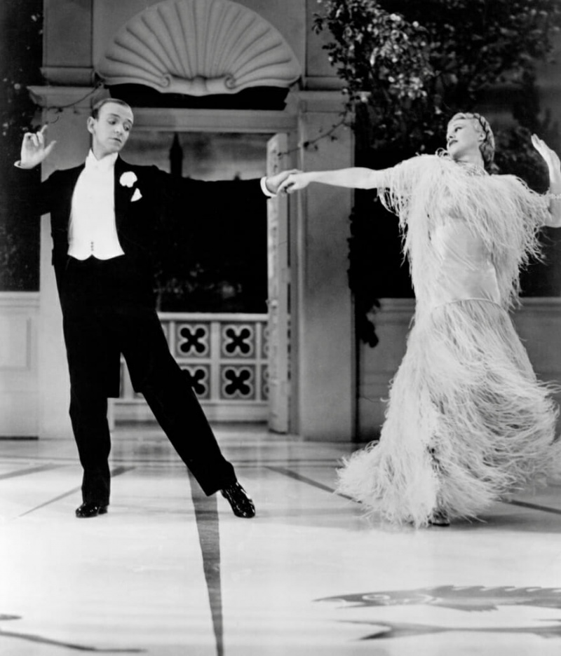 Astaire tanssii valkoisessa solmiossa 1935 Top Hatissa