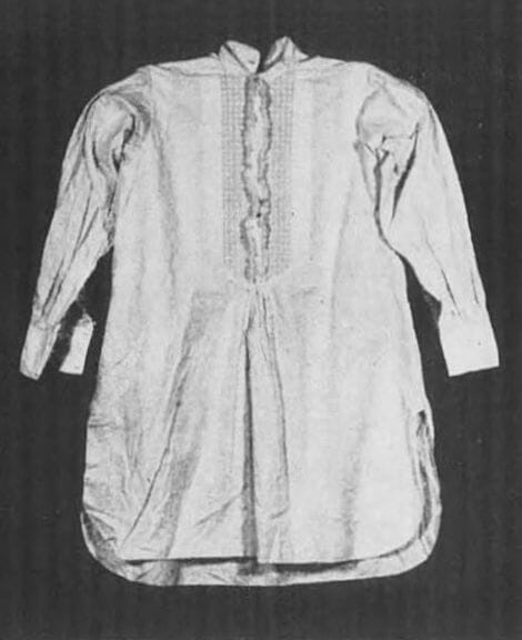 Chemise de soirée pour homme vers les années 1850.