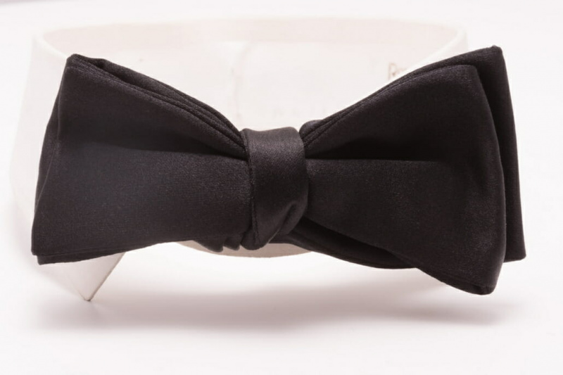 Gravata borboleta de seda de cetim preta com asa de morcego - tamanho fixo para pescoço - Fort Belvedere