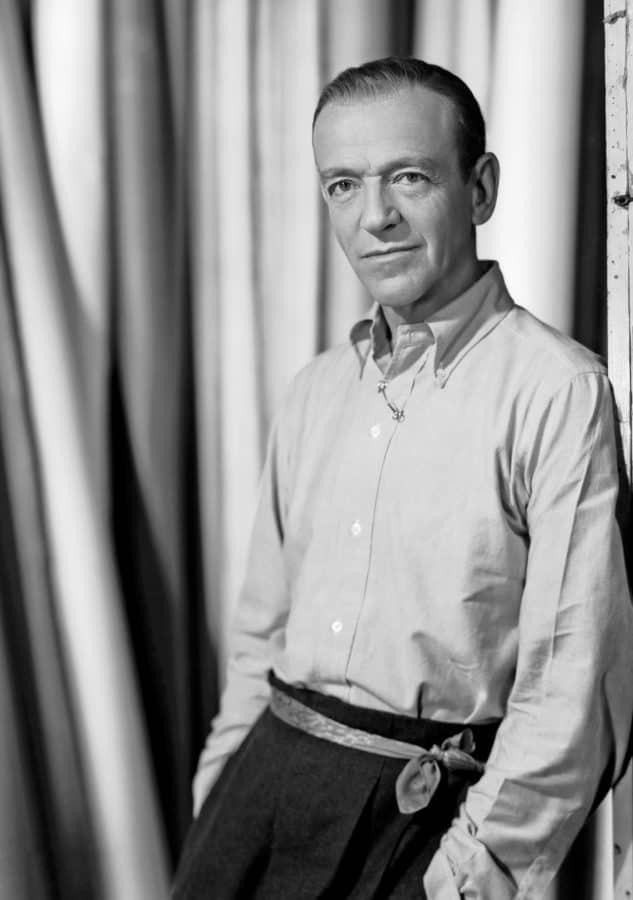 Fred Astaire vestindo a camisa OCBD casualmente
