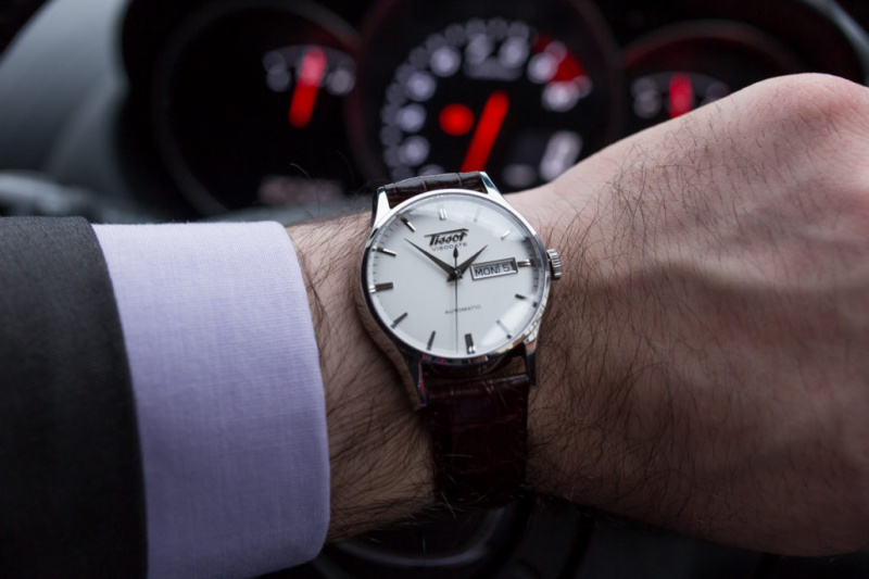 Tissot Visodate est une montre élégante avec une touche décontractée