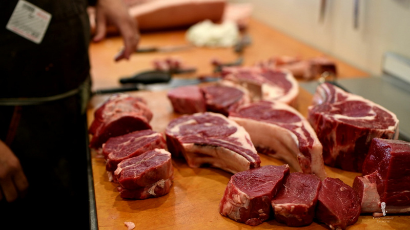 Belles coupes de steak chez Lowry Hill Meats - une boucherie locale à Minneapolis