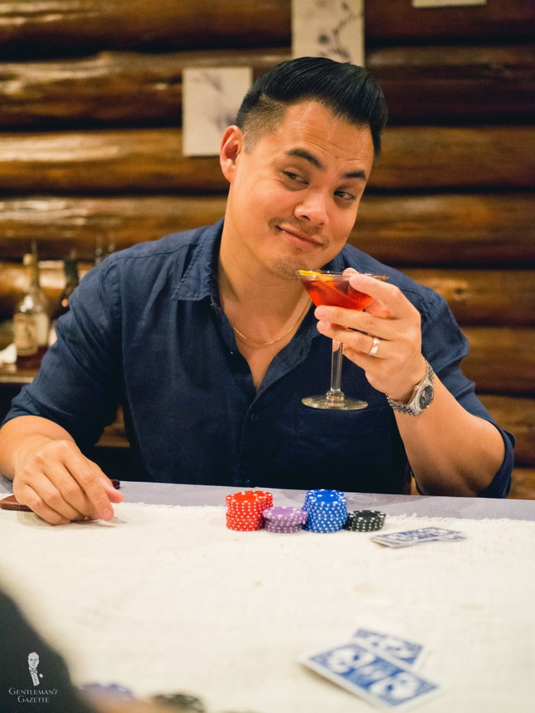 Nenáročná pokerová hra a drink