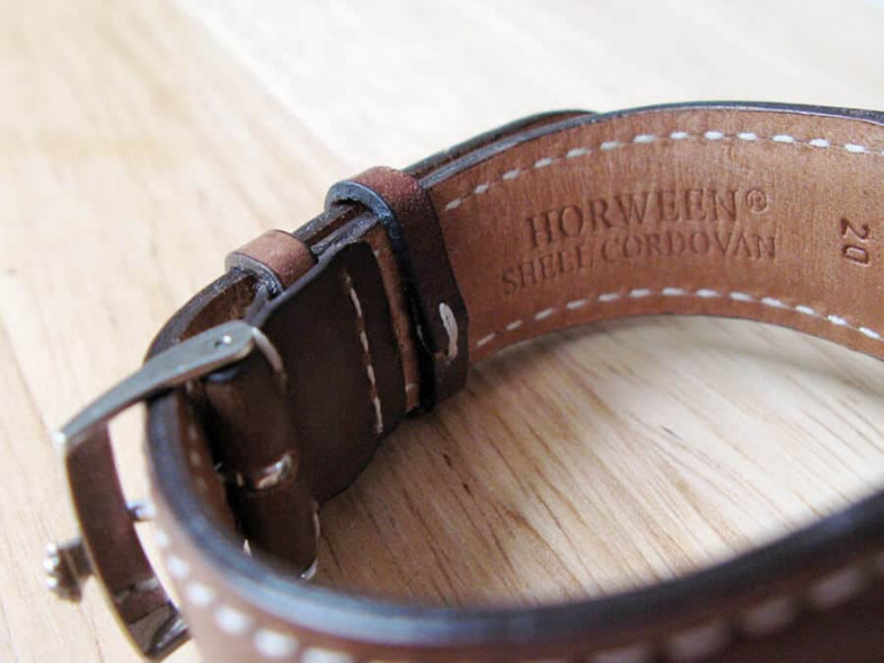 Un bracelet de montre Horween Cordovan