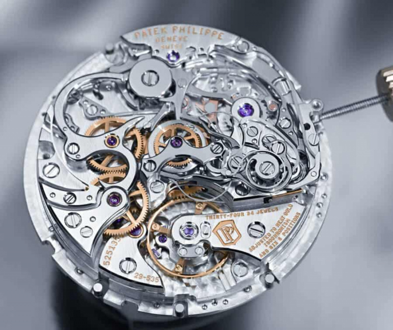 Strojek švýcarských hodinek