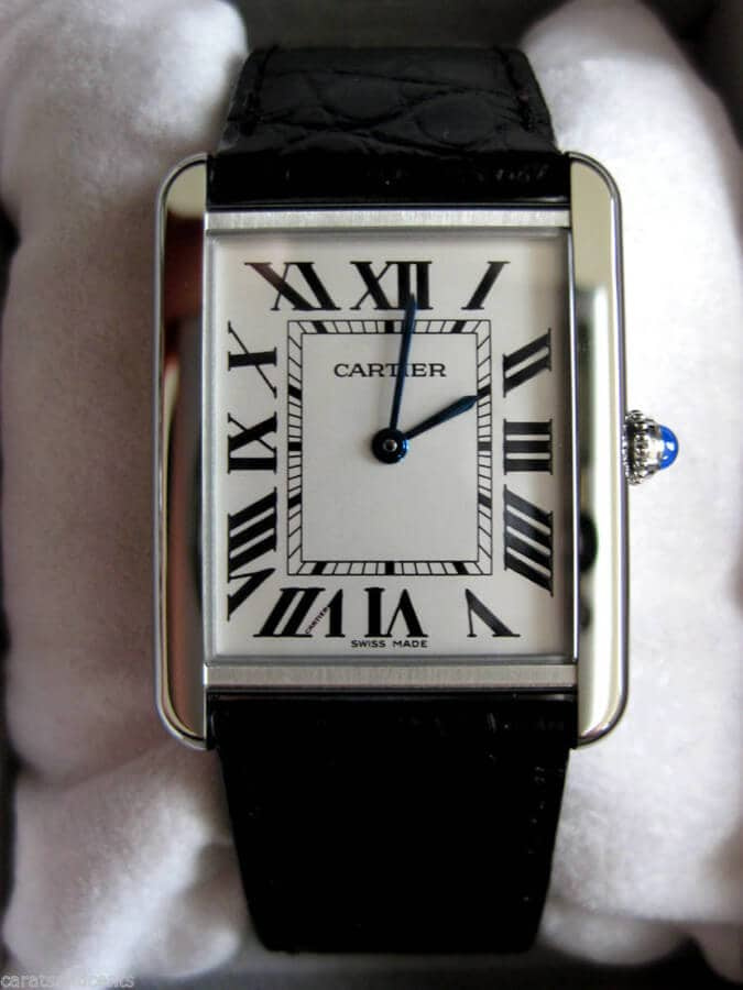 Typické hodinky Cartier Tank Dress