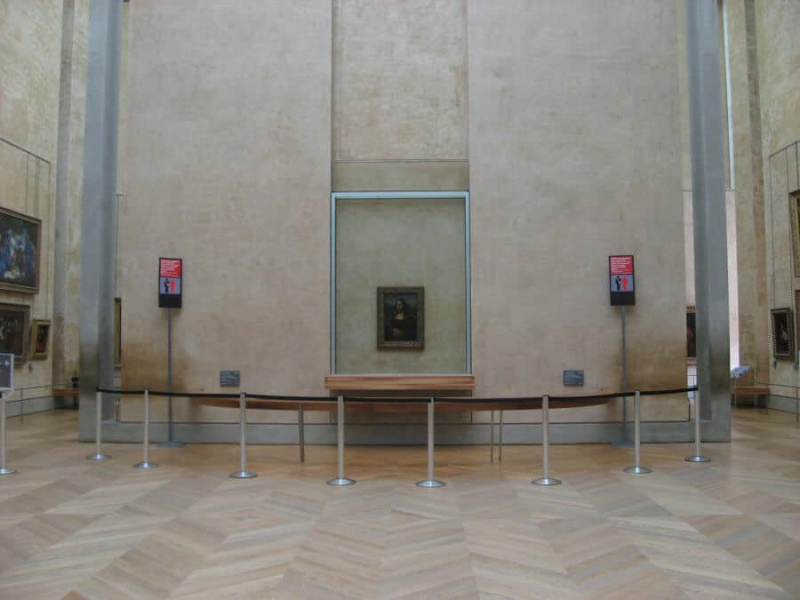 Mona Lisa vystavená v pařížském Louvru