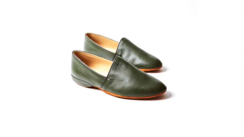 Zelené moderní pantofle.