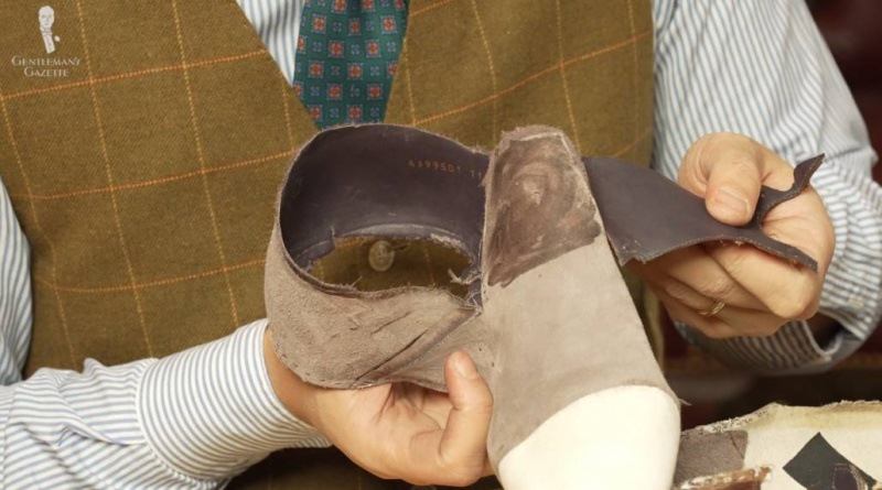 Os sapatos Carmina são menos propensos a se desgastar rapidamente, pois são forrados com couro grosso.