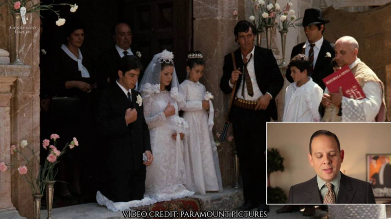 Michael portait un costume noir lors de son mariage en Sicile.